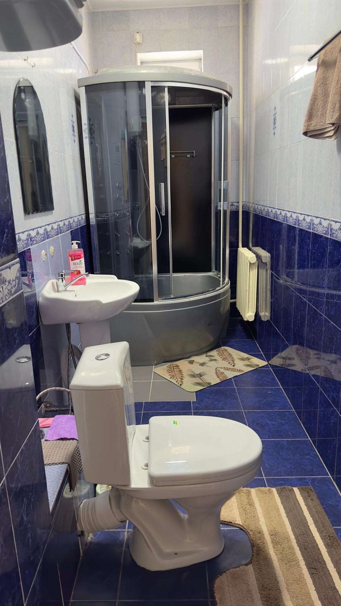 Lotos Hotel Bisjkek Buitenkant foto